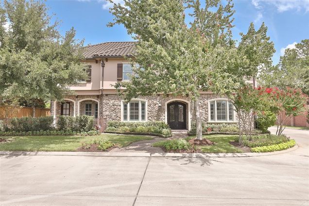 62 S Creekside Court Houston, TX House Active - Photo 1 of 48. Opens carousel modal