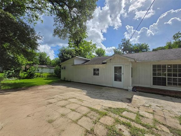 9621 Sweetwater Lane Houston, TX House Active - Photo 1 of 14. Opens carousel modal