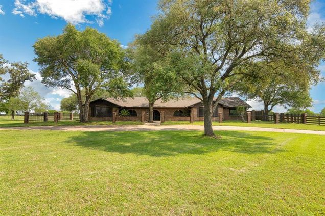 1488 E Us Highway 90 Waelder, TX House Sold - Photo 1 of 1. Opens carousel modal