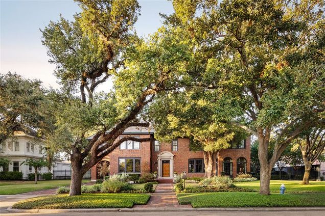 14 Courtlandt Place Houston, TX House Sold - Photo 1 of 1. Opens carousel modal