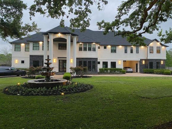 4002 Silver Ridge Boulevard Missouri City, TX House Active - Photo 1 of 50. Opens carousel modal