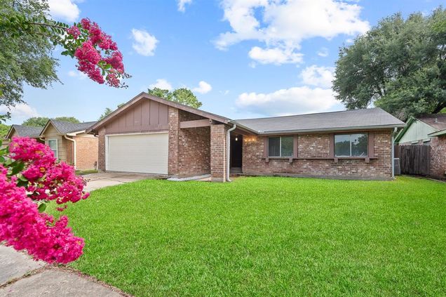 13910 New Village Lane Sugar Land, TX House Active - Photo 1 of 28. Opens carousel modal