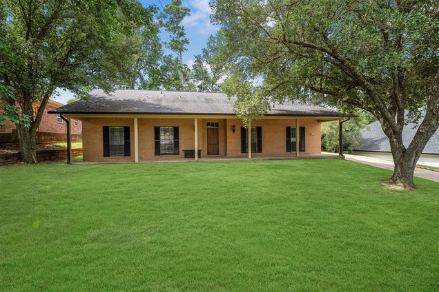 1001 Cherry Hills Drive