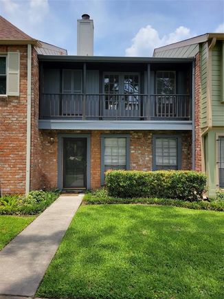 5801 Lumberdale Road Unit 226 Houston, TX Townhouse Pending - Photo 1 of 25. Opens carousel modal