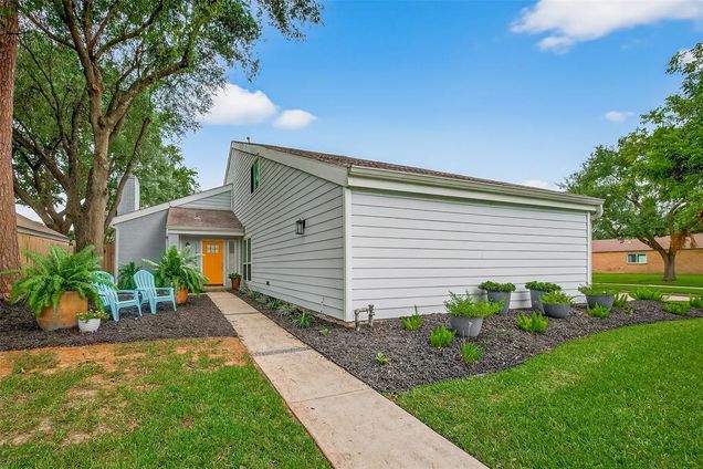 11847 Cedar Pass Drive Houston, TX House Active - Photo 1 of 45. Opens carousel modal