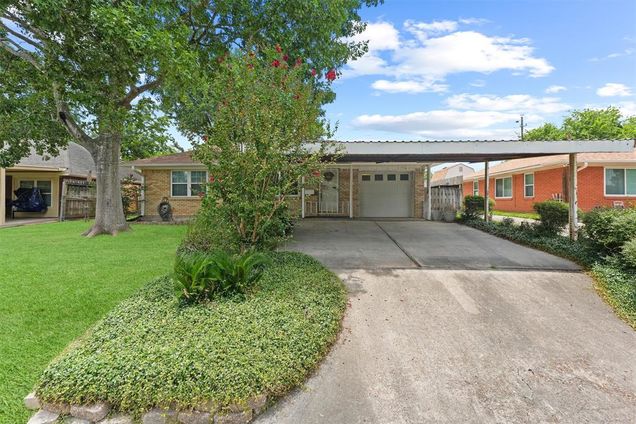 2106 Huckleberry Lane Pasadena, TX House Active - Photo 1 of 20. Opens carousel modal