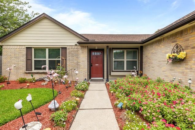 2780 Pinewood Drive League City, TX House Active - Photo 1 of 34. Opens carousel modal