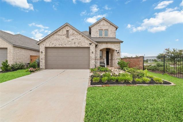 925 Crystal Bend Lane