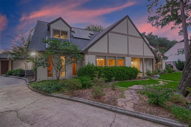 5942 Pebble Springs Drive