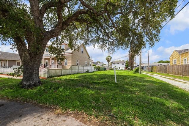 2918 Avenue L Galveston, TX Plot of land Active - Photo 1 of 22. Opens carousel modal