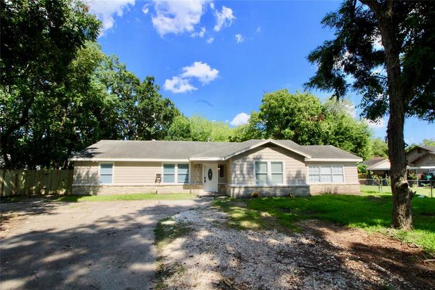 1709 Miami Road Pasadena, TX House Active - Photo 1 of 22. Opens carousel modal