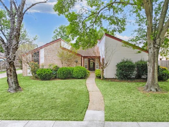 15621 Elwood Drive