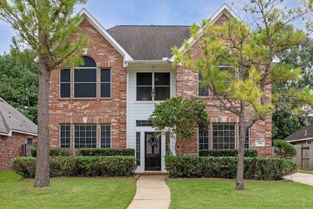 3319 Harbrook Drive Pearland, TX House Active - Photo 1 of 32. Opens carousel modal