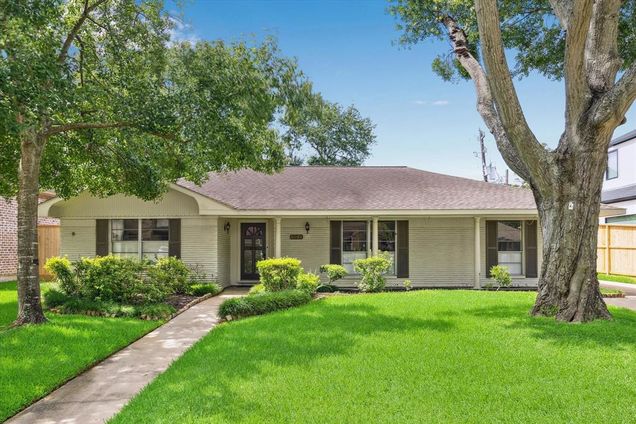 6249 Piping Rock Lane Houston, TX House Active - Photo 1 of 25. Opens carousel modal