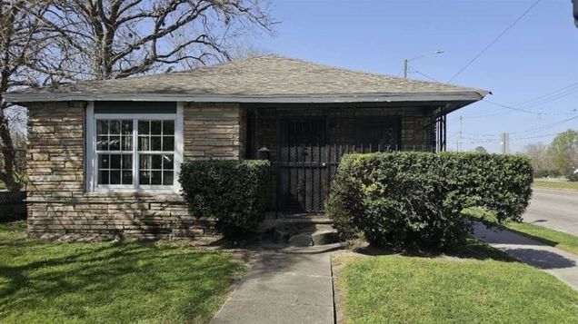 4843 Shreveport Boulevard Houston, TX House Active - Photo 1 of 11. Opens carousel modal