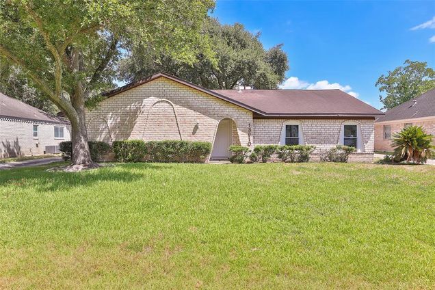 13910 Oakwood Lane Sugar Land, TX House Sold - Photo 1 of 1. Opens carousel modal