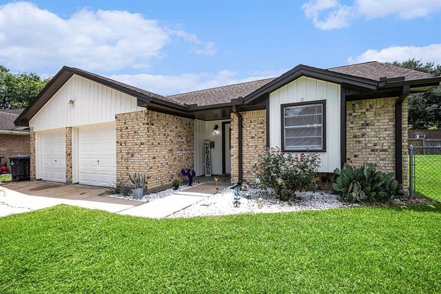 1722 Sherwood Circle
