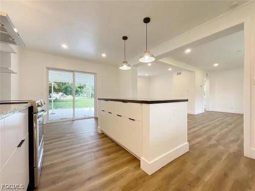 2027 Maravilla Circle Fort Myers, FL House Active - Photo 1 of 33. Opens carousel modal