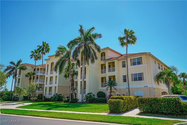4834 Hampshire Court Unit 207