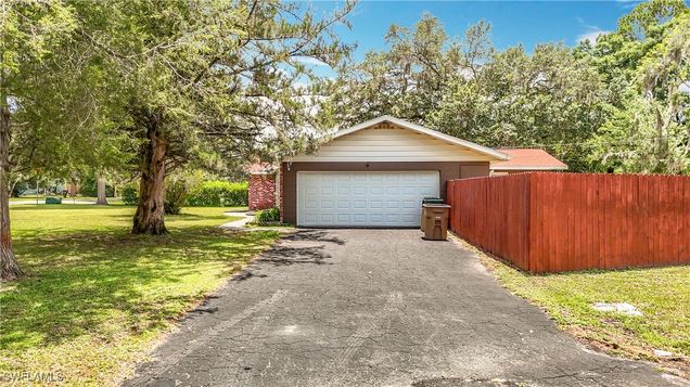 2510 SW 34th Avenue Ocala, FL House Active - Photo 1 of 9. Opens carousel modal