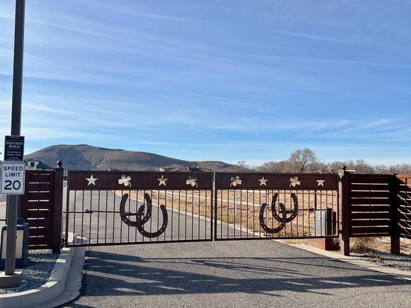 Lucky Charm Ct Los Lunas NM 87031 Estately 🧡 MLS# 1075109