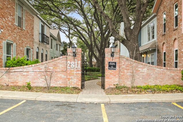 2811 Woodbury Unit 106