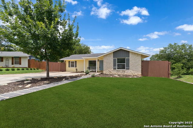12202 Hollow Glen