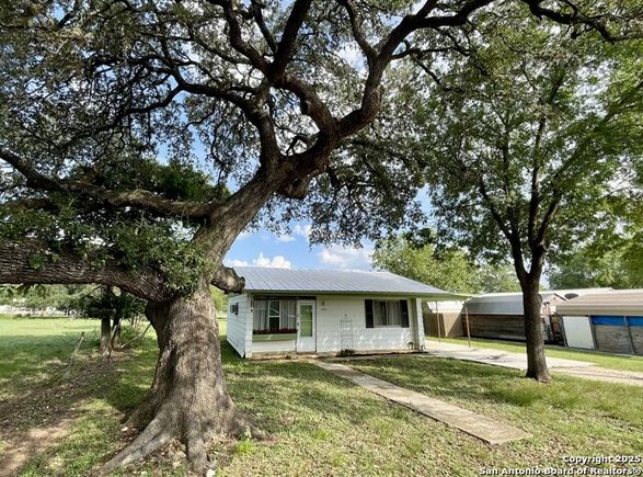 406 Hackberry