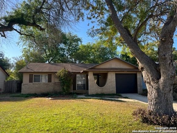608 MARILYN DR