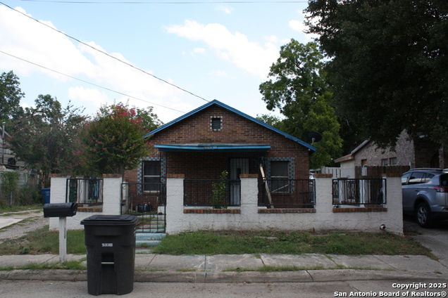 142 surrey San Antonio, TX House Active - Photo 1 of 16. Opens carousel modal