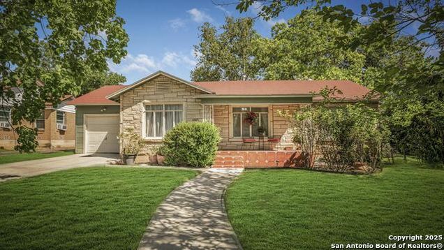 2407 W Kings Hwy