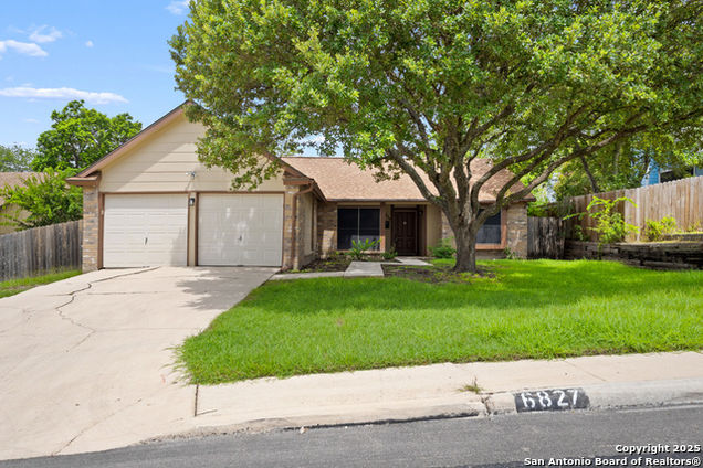 6827 Raintree Frst