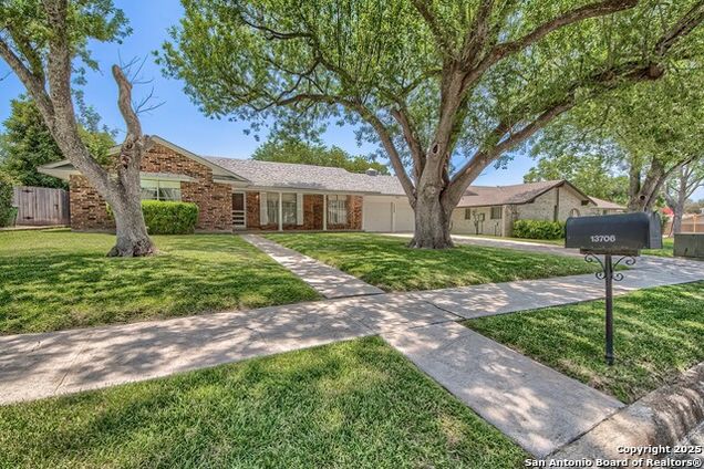 13706 Landmark Hill