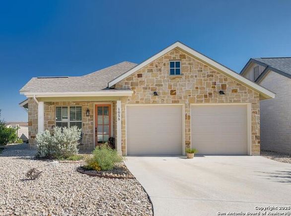 1058 Creswell Ln