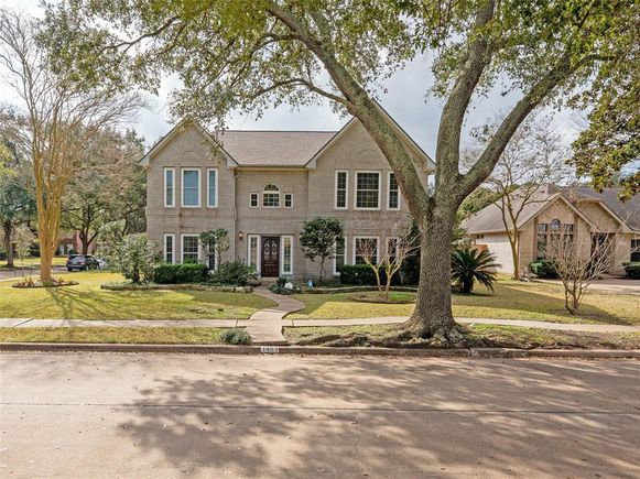 1403 N Medio River Circle