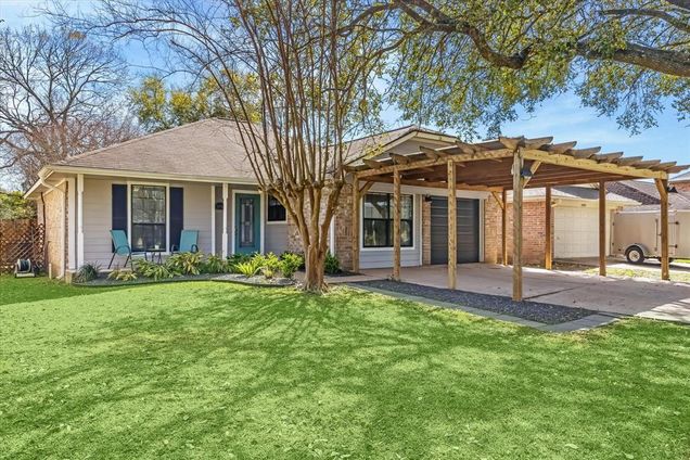 11915 12th Street Santa Fe, TX House Active - Photo 1 of 13. Opens carousel modal