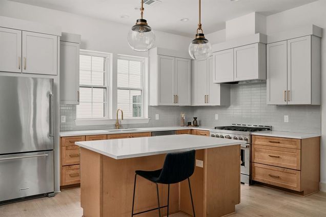 2209 Woodland Ave Unit 601 Austin, TX Townhouse Active - Photo 1 of 40. Opens carousel modal