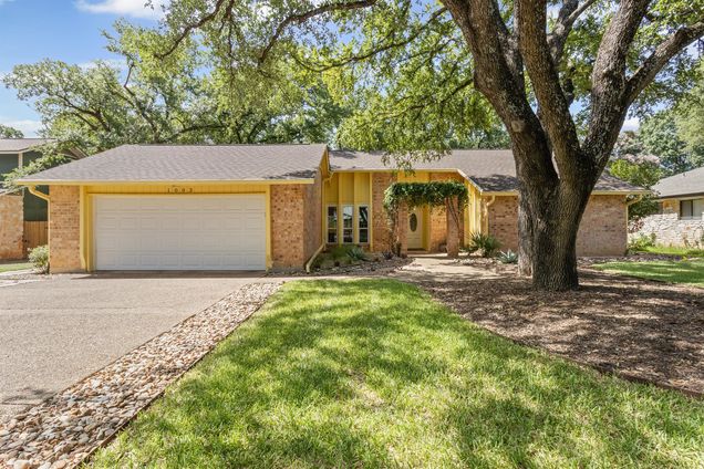 1003 Lakewood Ln Round Rock, TX House Active - Photo 1 of 33. Opens carousel modal