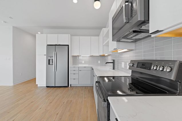 100 W Mockingbird Ln Unit 209 Austin, TX Condo Active - Photo 1 of 23. Opens carousel modal