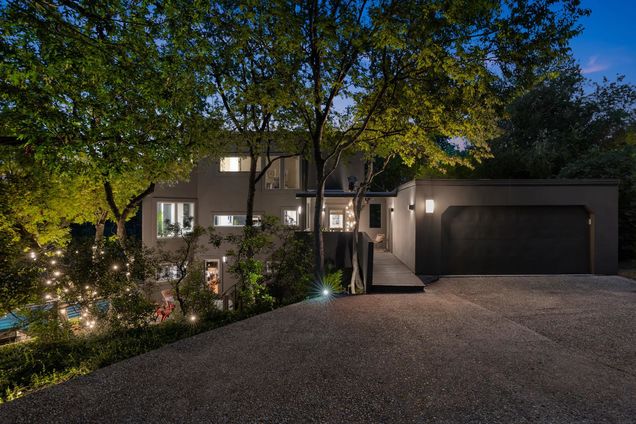 7626 Parkview Cir Austin, TX House Active - Photo 1 of 34. Opens carousel modal