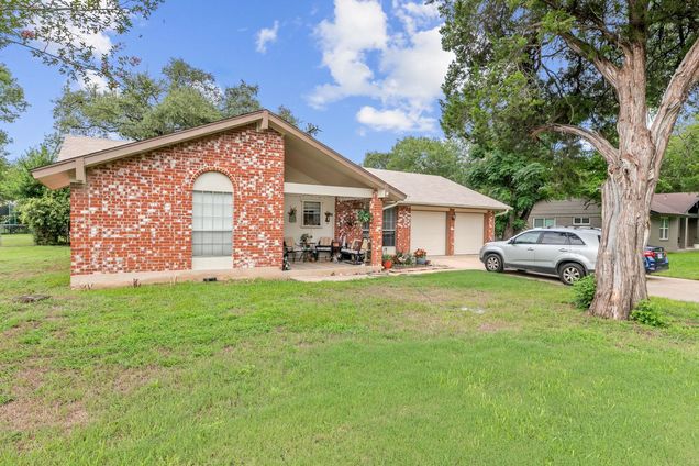 1900 Westwood Ln Georgetown, TX House Active - Photo 1 of 39. Opens carousel modal