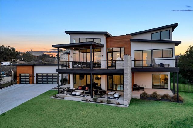 207 Kites Ct Horseshoe Bay, TX House Active - Photo 1 of 35. Opens carousel modal