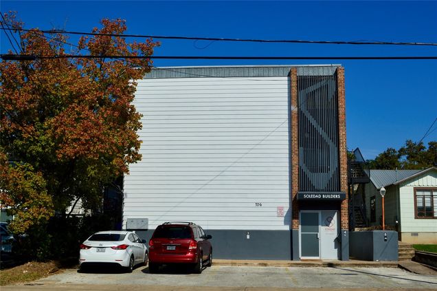 706 W 34th St Unit 102 Austin, TX Apartment Active - Photo 1 of 11. Opens carousel modal