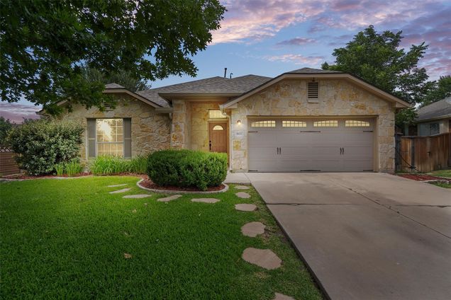 802 Meadow Bluff Ct
