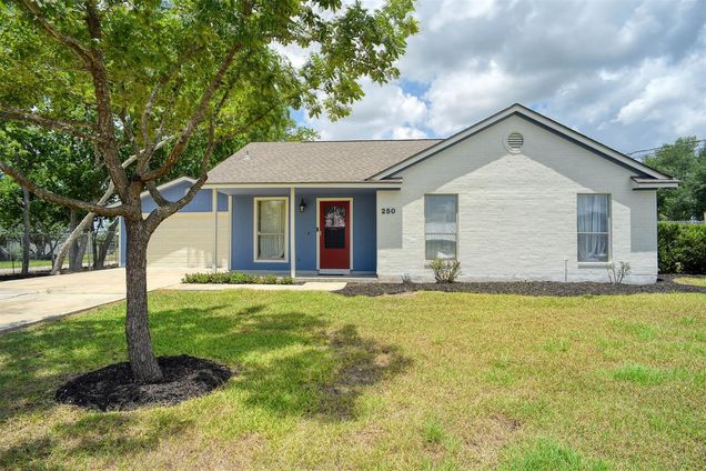 250 Shelley Ln