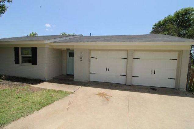 1109 W Lincoln Ave