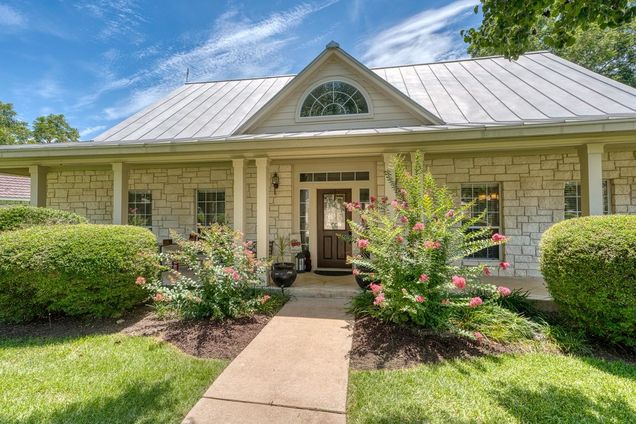 337 Colonial St Meadowlakes, TX House Active - Photo 1 of 34. Opens carousel modal