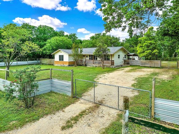 1210 Old Martindale Rd
