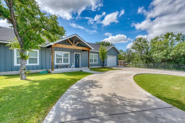 1306 Prairie Creek Dr Marble Falls, TX House Active - Photo 1 of 30. Opens carousel modal
