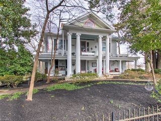 425 E Hendrix Street